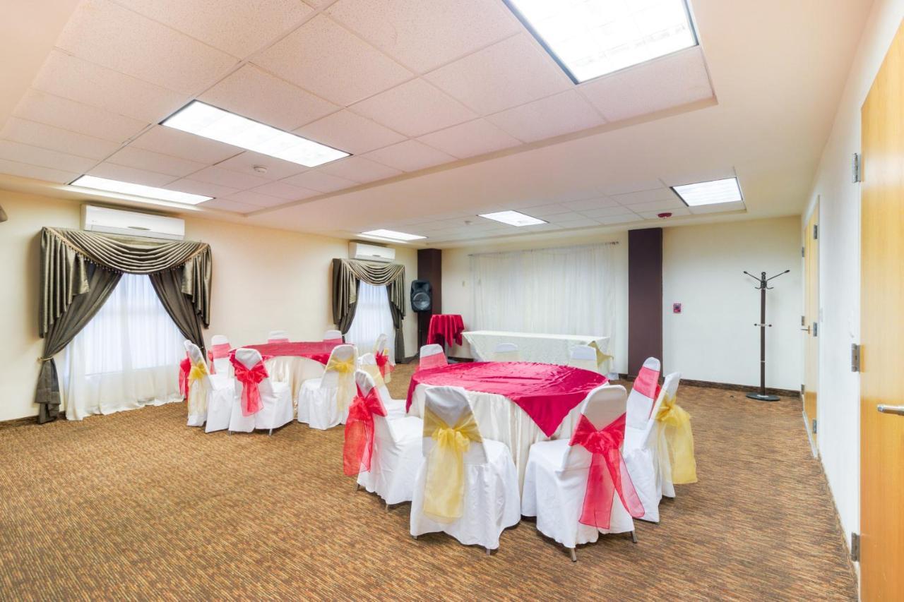 Capital O Hotel Herederos, פיידראס נגראס מראה חיצוני תמונה